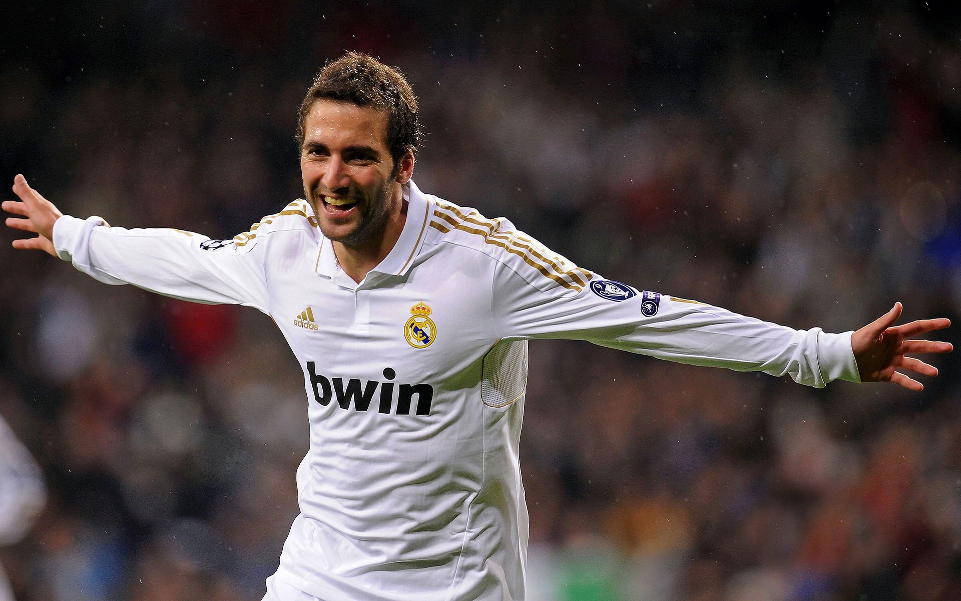 开云官网-本泽马连续得分拉开差距,摩洛哥血拼贝蒂斯,足球场上的两种文明叙事